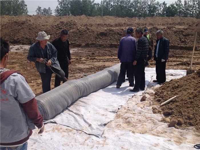 西城膨潤土防水毯施工現(xiàn)場(chǎng)